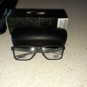 Oakley Fit Box